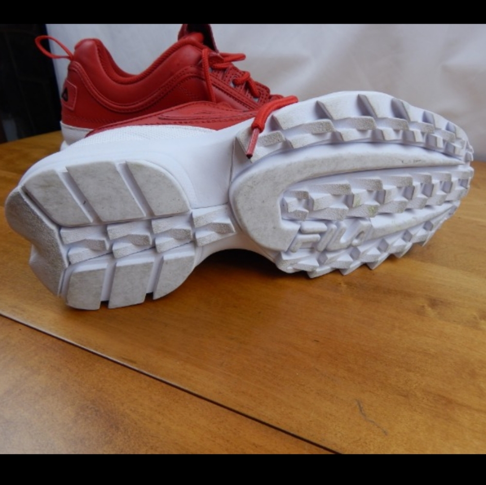 💕EUC FILA Shoes 9 - Picture 4 of 6